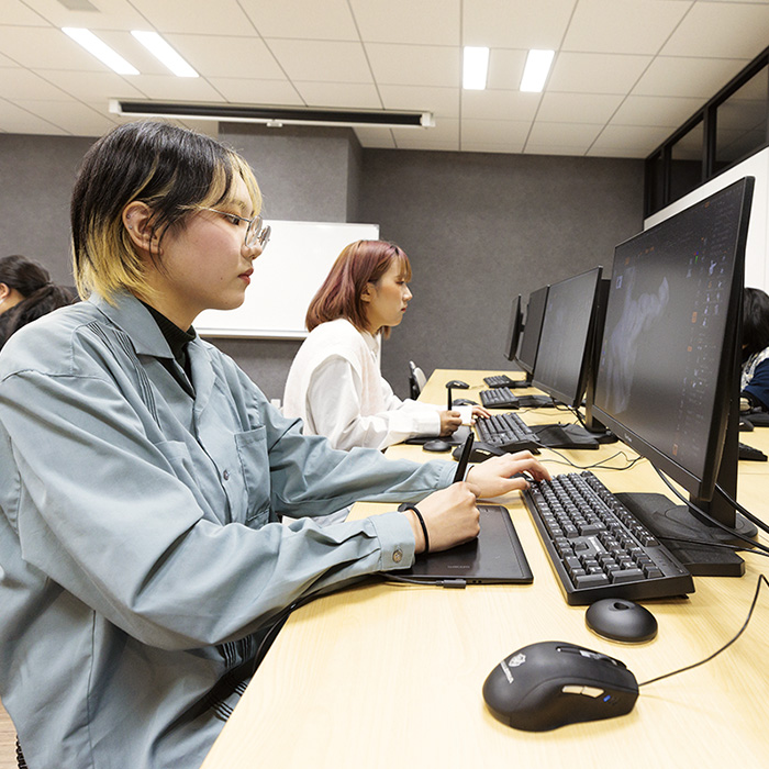 数多くの企業と業界の「最新」を実践で学ぶ