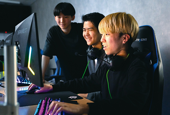 e-Sports市場規模と予測 出典：stockclip データソース：Statista